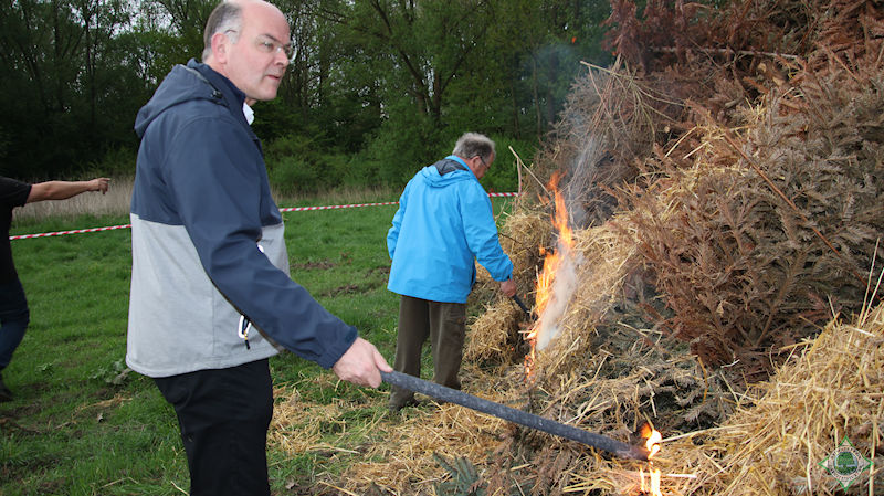 Osterfeuer am Rosenweg - Foto: Gerty Münstermann