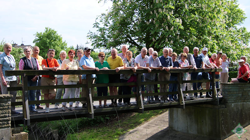 Das Bild zeigt die Pättkesgruppe aus Drensteinfurt neben dem 1. Vorsitzenden Franz-Josef Naber in der Mitte Anne Becker Grüne Bluse und Tourenführer Ludger Wiewelhove - Foto: © Gerty Münstermann Das Bild zeigt die Pättkesgruppe aus Drensteinfurt neben dem 1. Vorsitzenden Franz-Josef Naber in der Mitte Anne Becker Grüne Bluse und Tourenführer Ludger Wiewelhove - Foto: © Gerty Münstermann