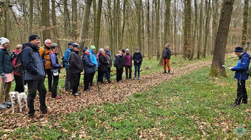 Erkundeten den Uentroper Wald in Hamm: die Wanderfreunde von Heimatverein und DJK Olympia Drensteinfurt. © Manfred Bartmann