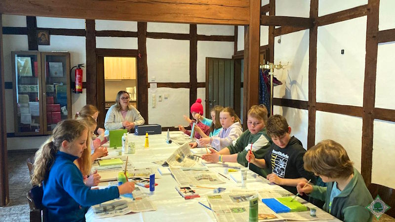 Kinder beim gestalten und Malen.. Foto:&nbsp; Doris Matuszewski
