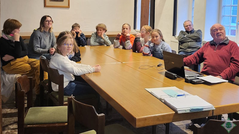 Die Aufnahme zeigt die Heimatfrösche mit Peter Sacher. Foto: Doris Matuszewski