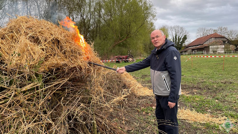 Das Osterfeuer am Rosenweg lockte 200 Besucher an.