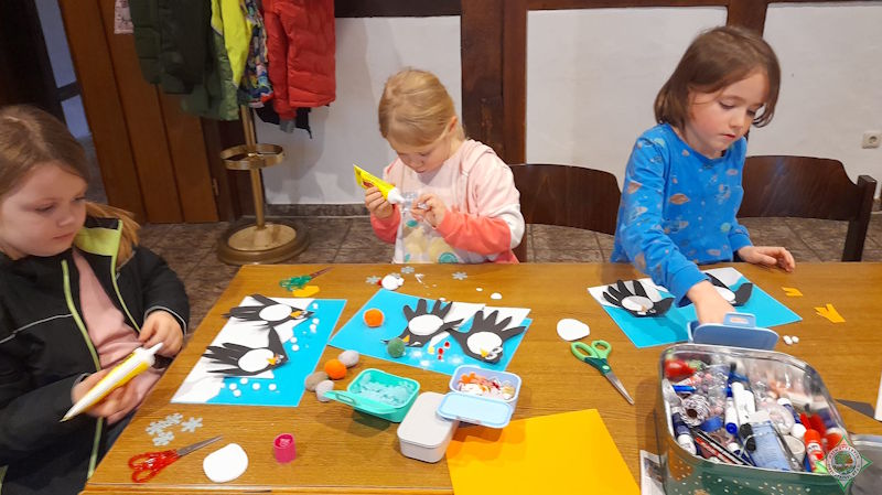 In der Gruppenstunde am 16.1.2026 wurde gebastelt. Foto: Silvia Lütkehellweg