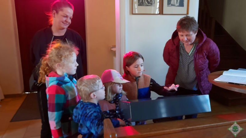 Besuch der Lichterkapelle Foto: Silvia Lütkehellweg